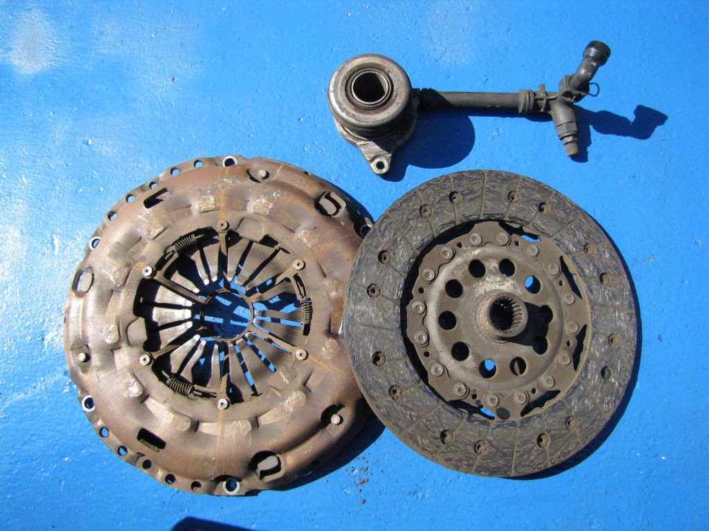 VOLVO S60 V70 XC70 2.4 D5 - Embrayage Complets