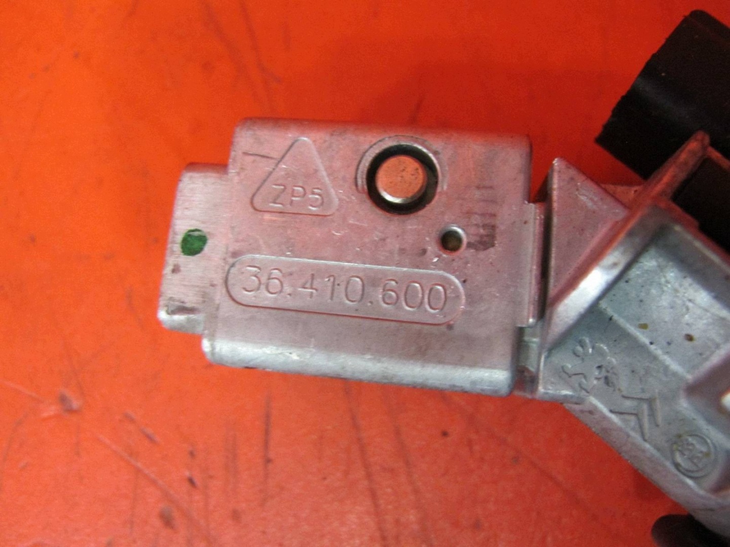 CITROEN C4 PICASSO and UA ignition key lock cylinder door left front KOMPLET