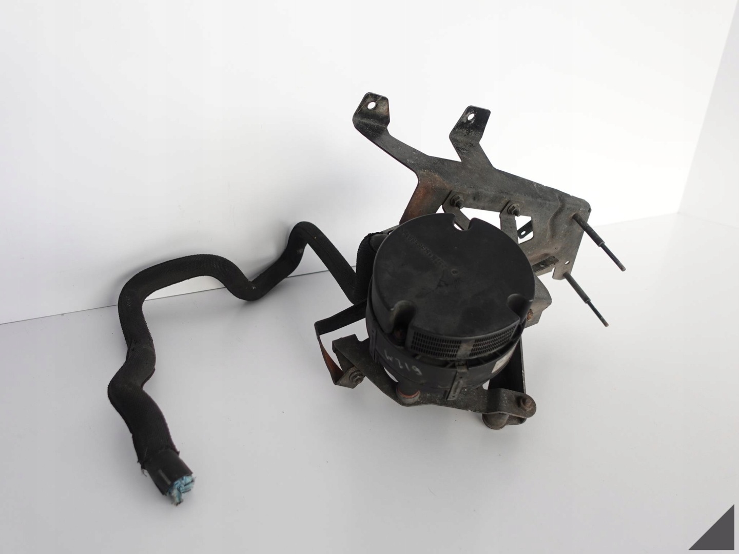 MERCEDES CLS C219 W211 63 AMG holder+pump