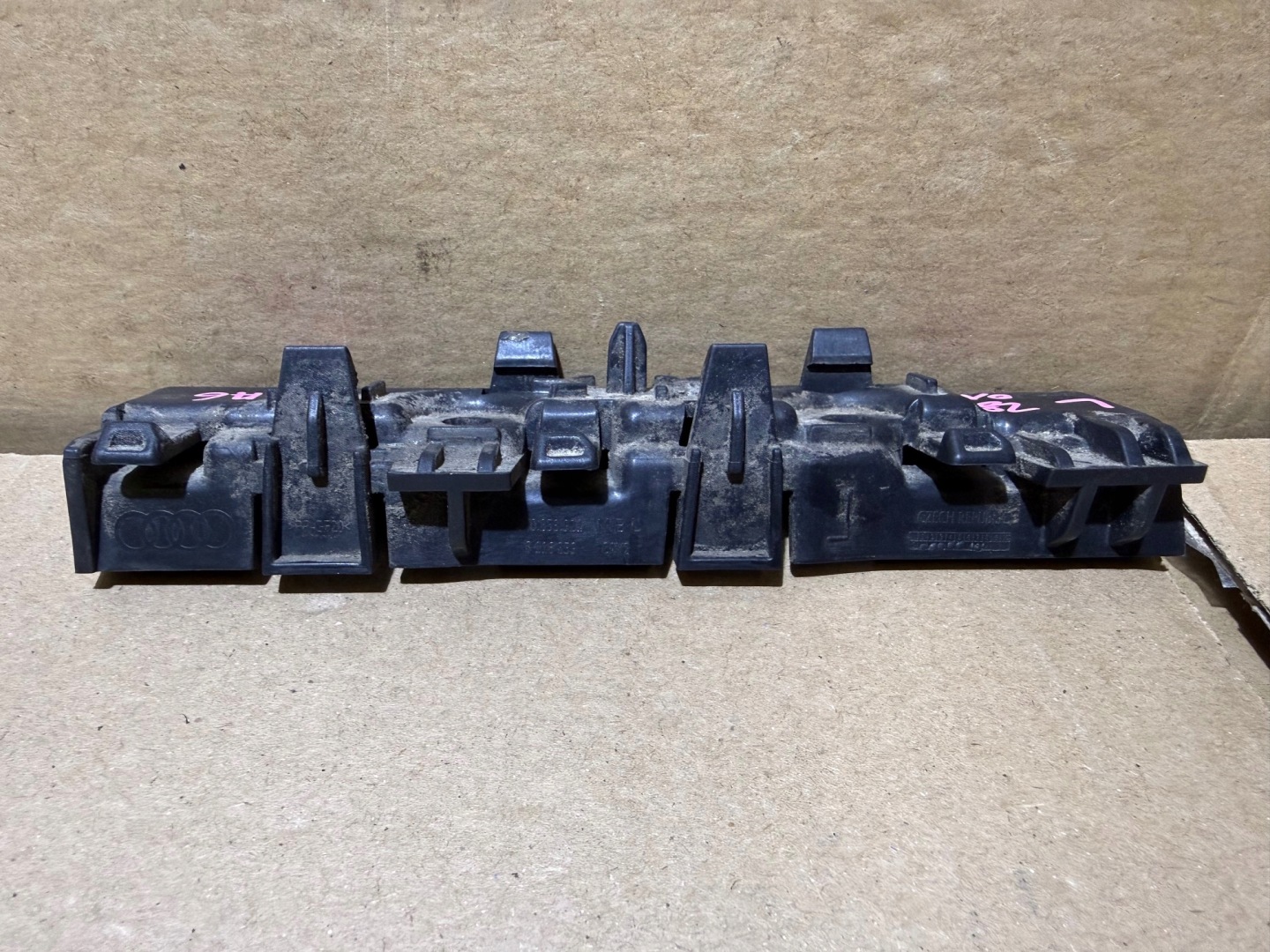 AUDI A6 C8 support holder left mouldings PROGOWEJ of the threshold 4K0853921