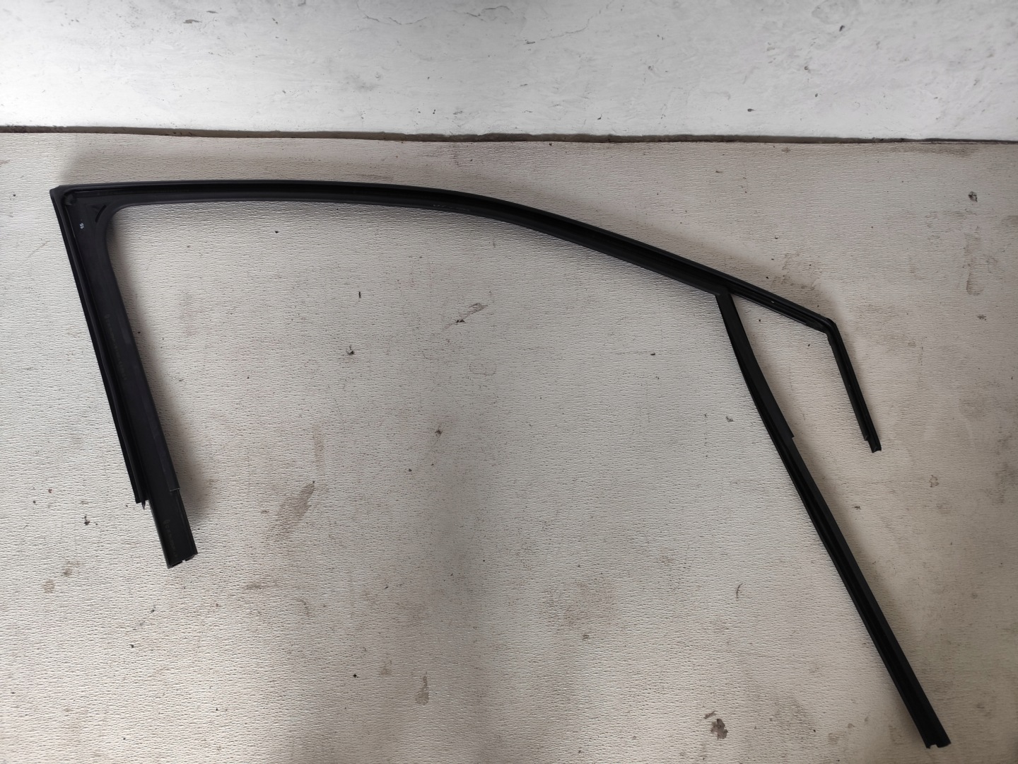 VOLKSWAGEN UP 2012 5D gasket door windows left front