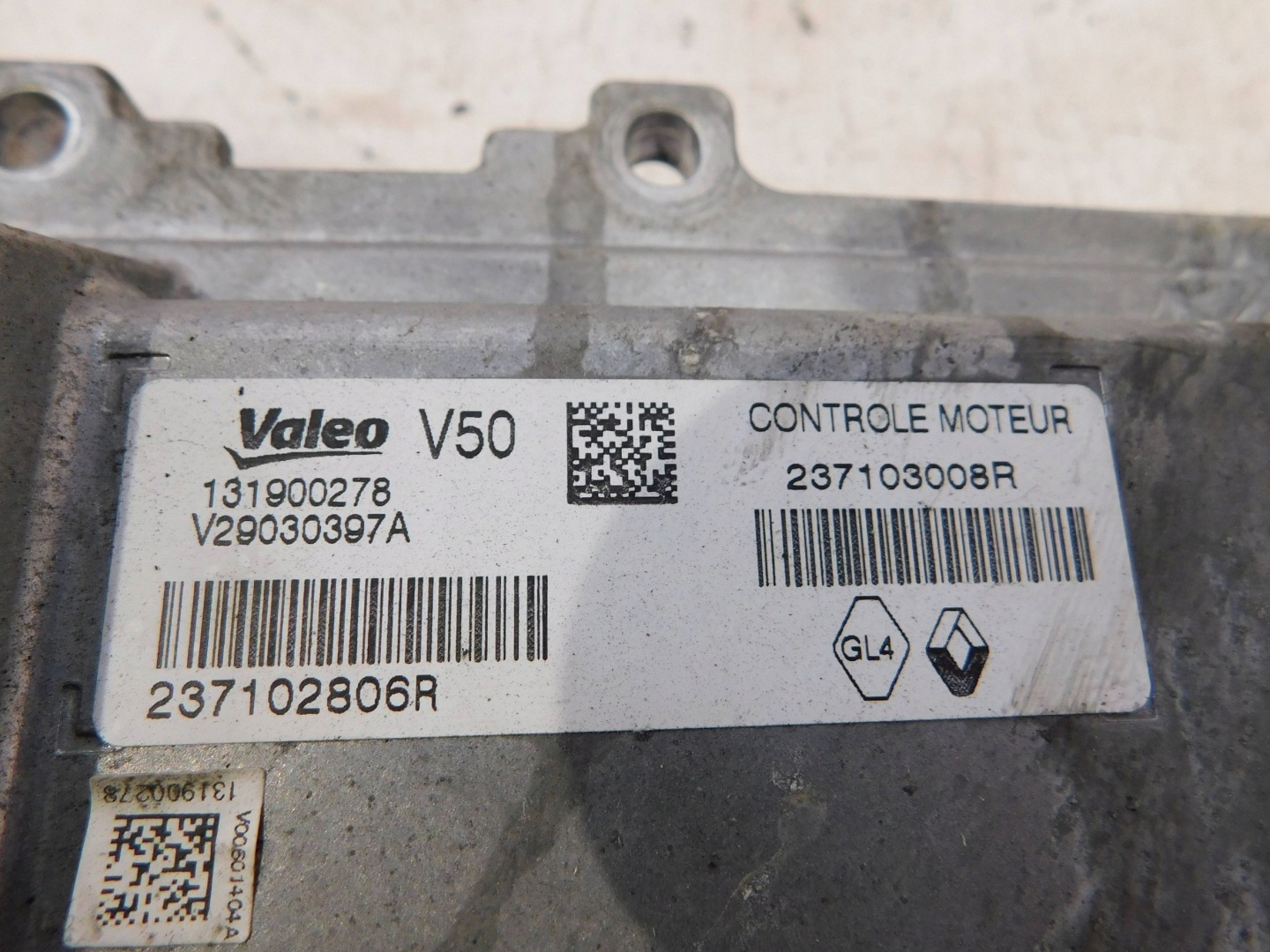 control unit of the engine computer 237102806R DACIA SANDERO II 0.9