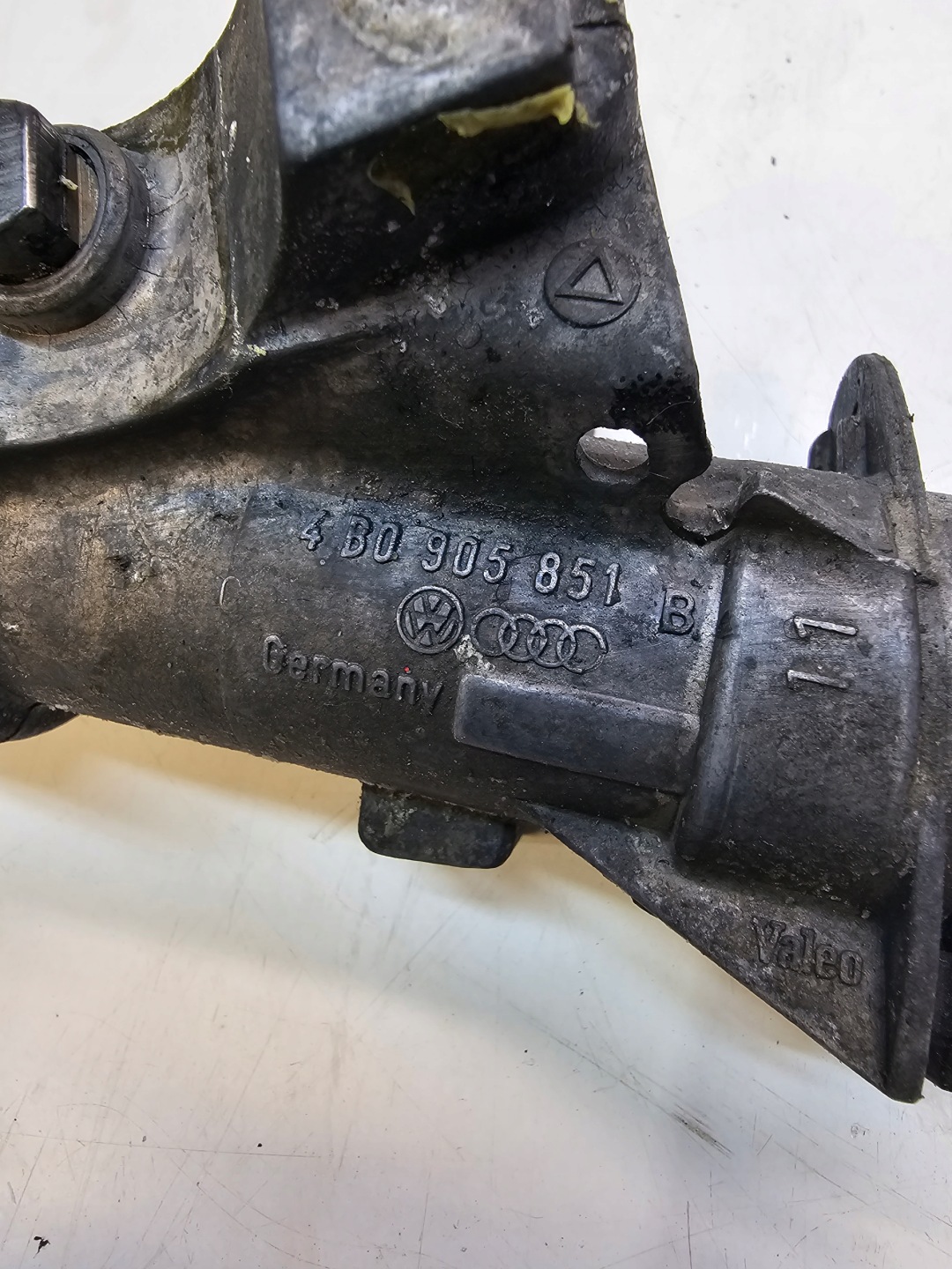 ignition Z KLUCZYKIEM AUDI A4 B5 VW 4B0905851B