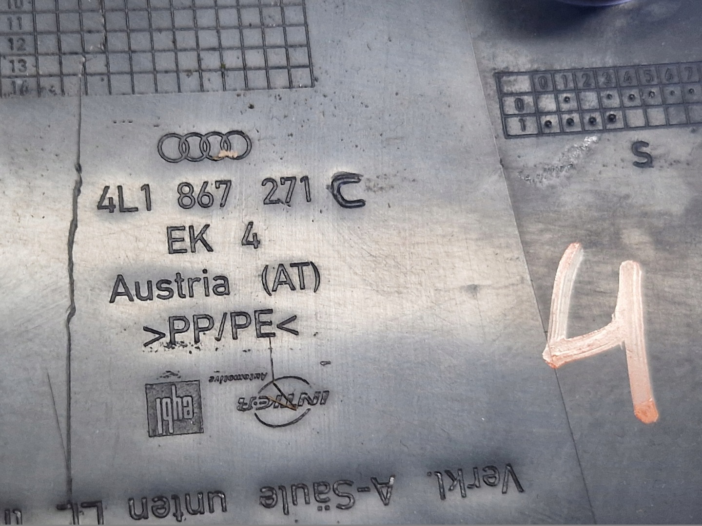 cover side SLUPKA left front AUDI Q7 4L 4L1867271C