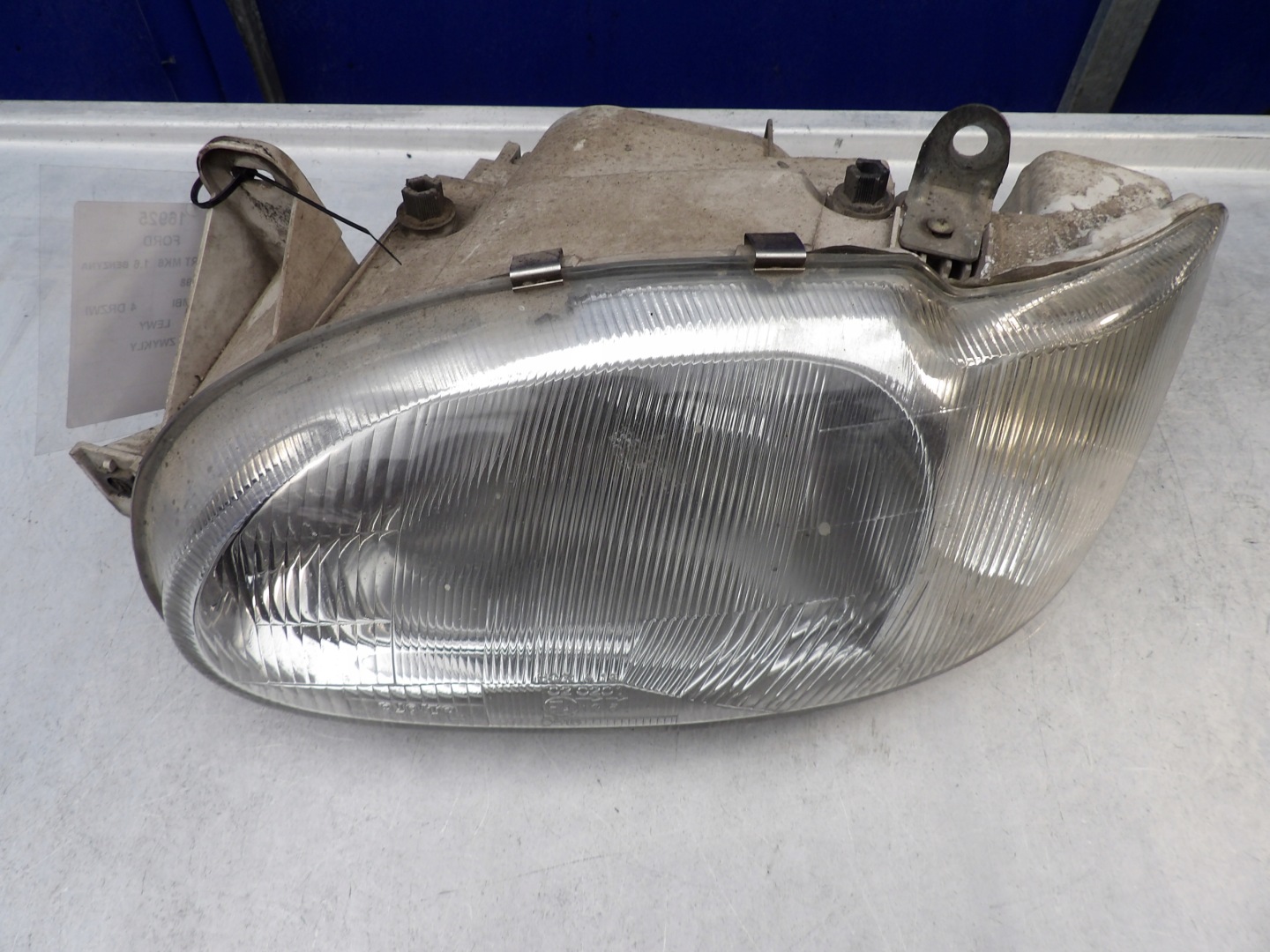 Ford Escort MK6 light front left