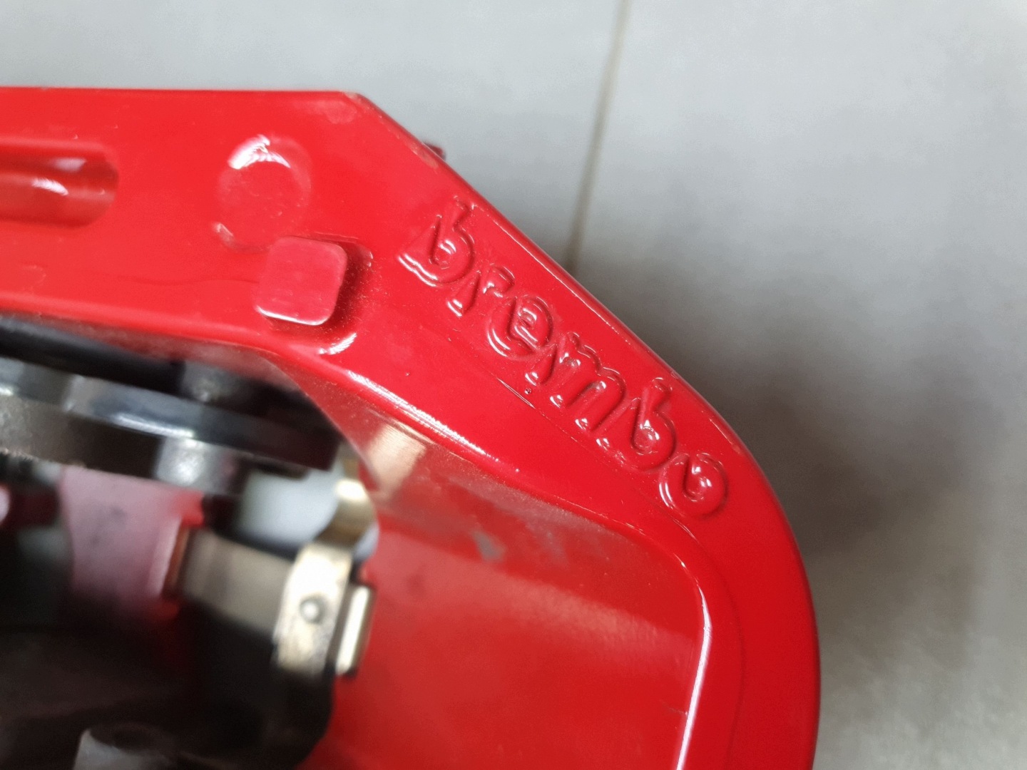 Audi SQ6 e-tron montaggio tarcz e zaciskow freno 95C615301H 95C615601A