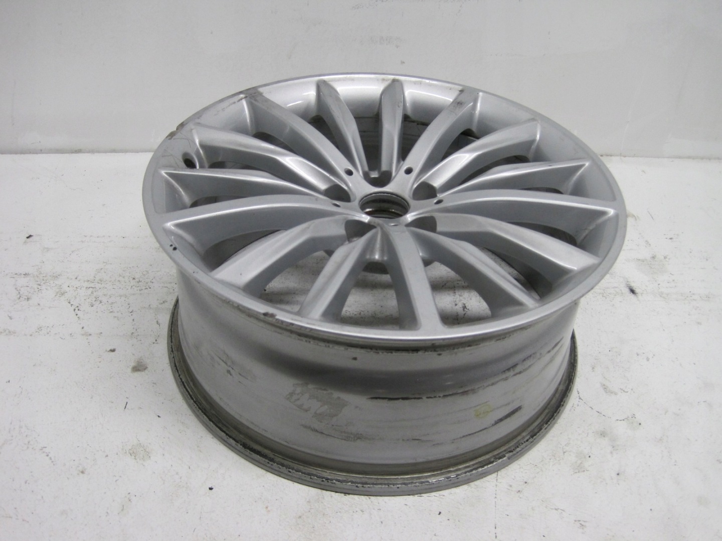 disc R19 BMW 5 G30 6863419