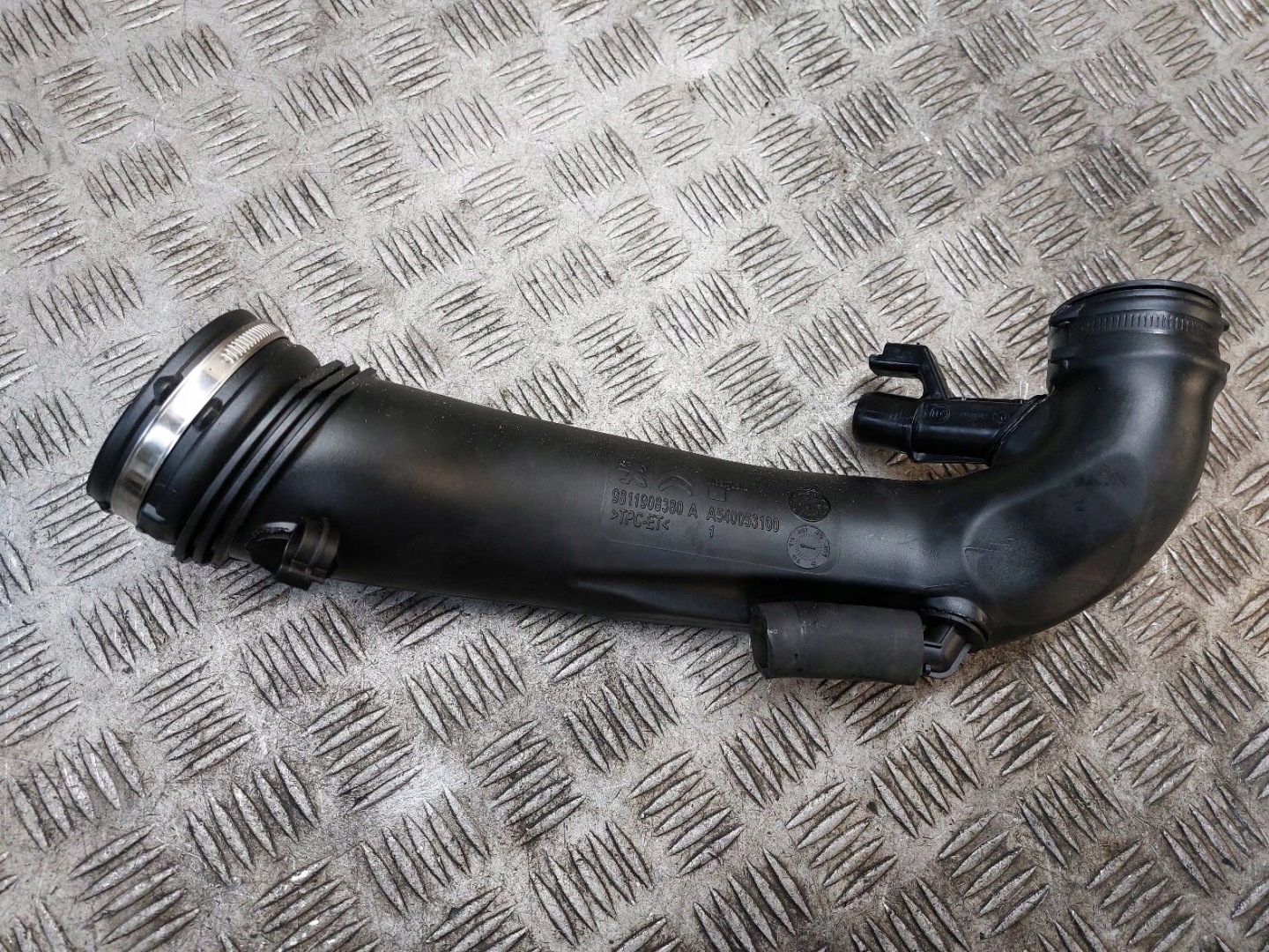 Schlauch luft intercooler CITROEN C4 und 1.6 THP 9811908380A