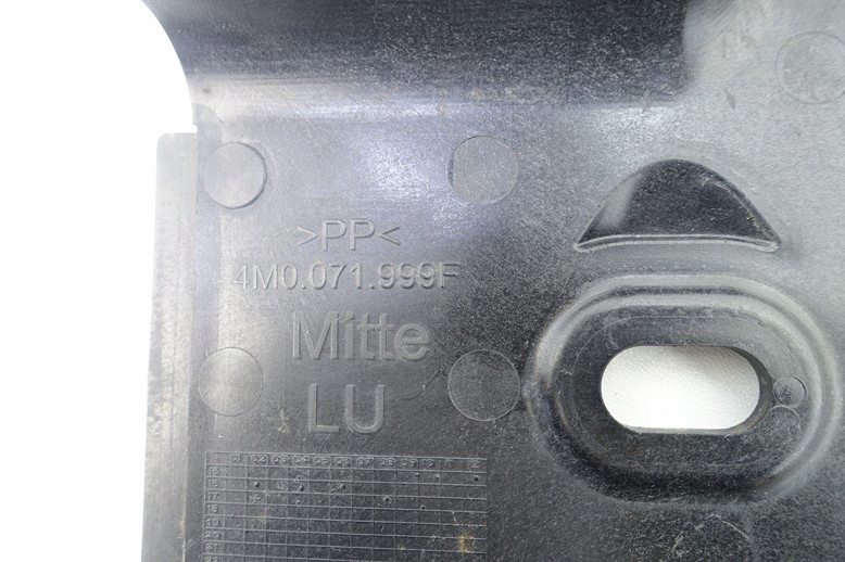 hook bracket left the centre AUDI Q7 4M0 4M0071999F