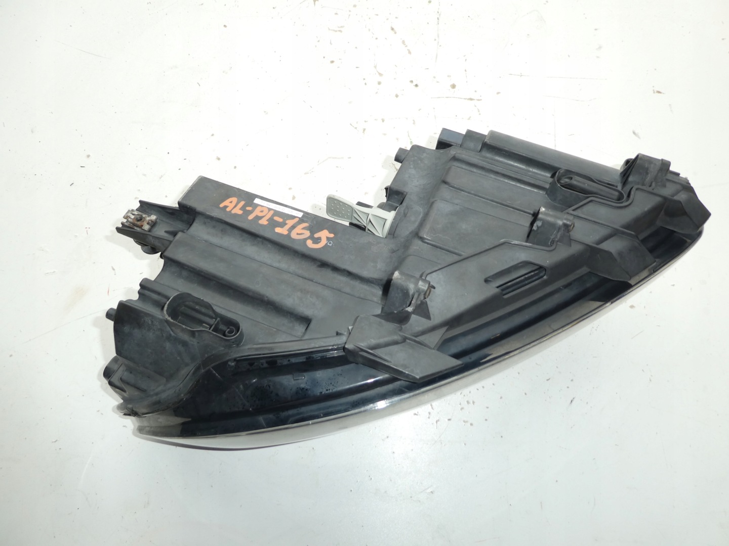 VW TOURAN II light left front 1T1941005G