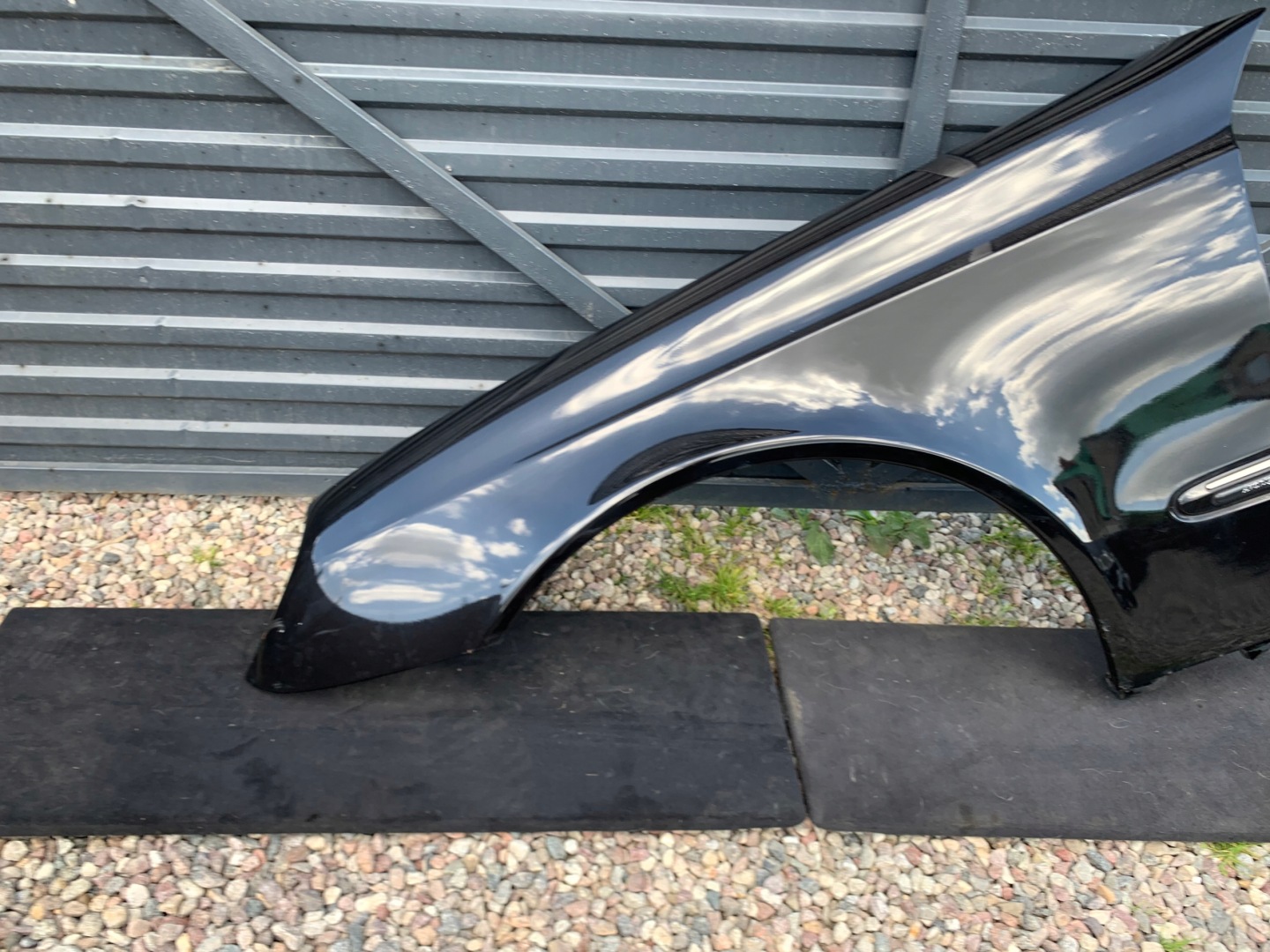 BARDZO LADNY fender left front front MERCEDES W211 170 C170