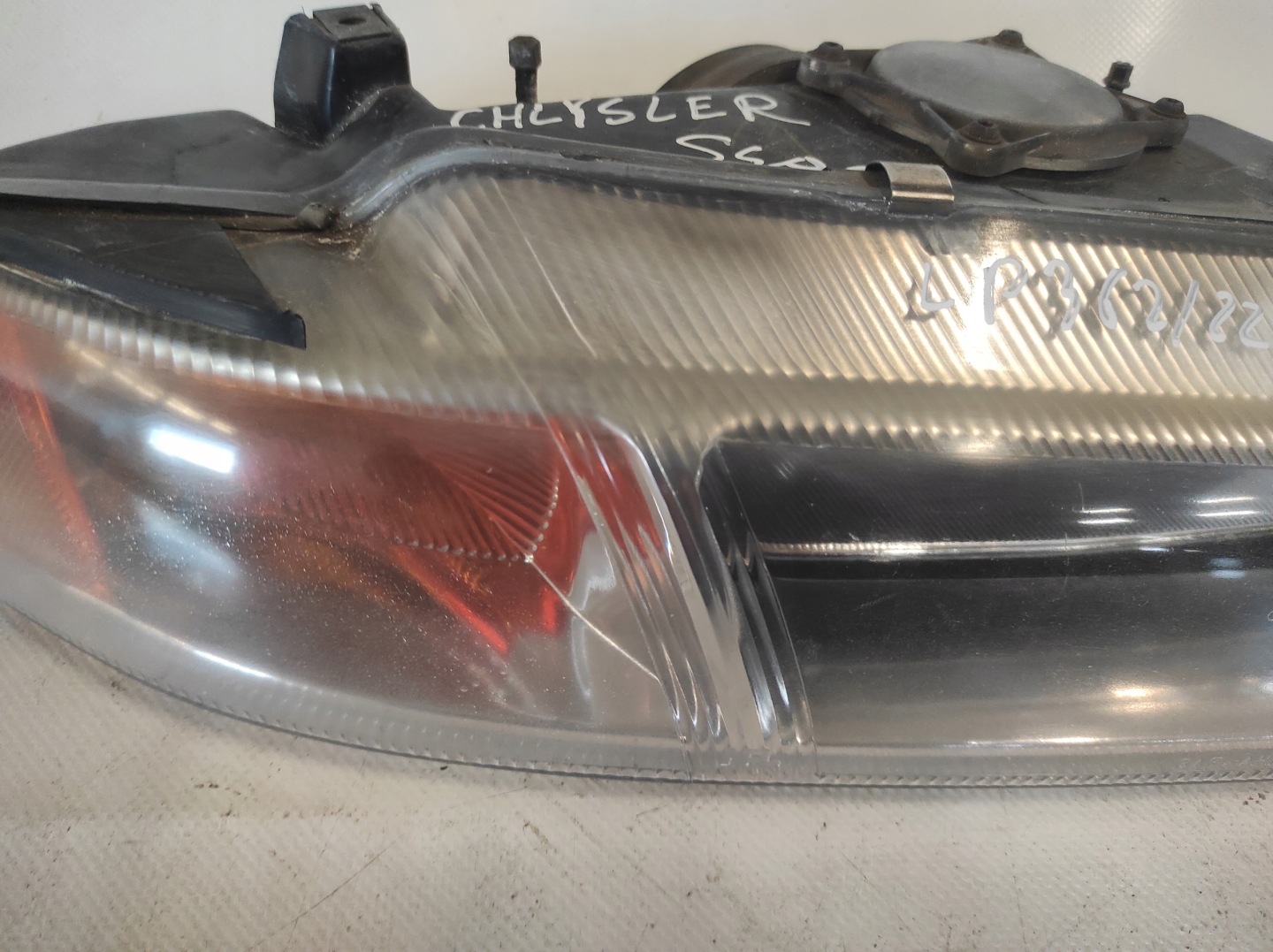 REFLEKTOR right front CHRYSLER VOYAGER III NFC