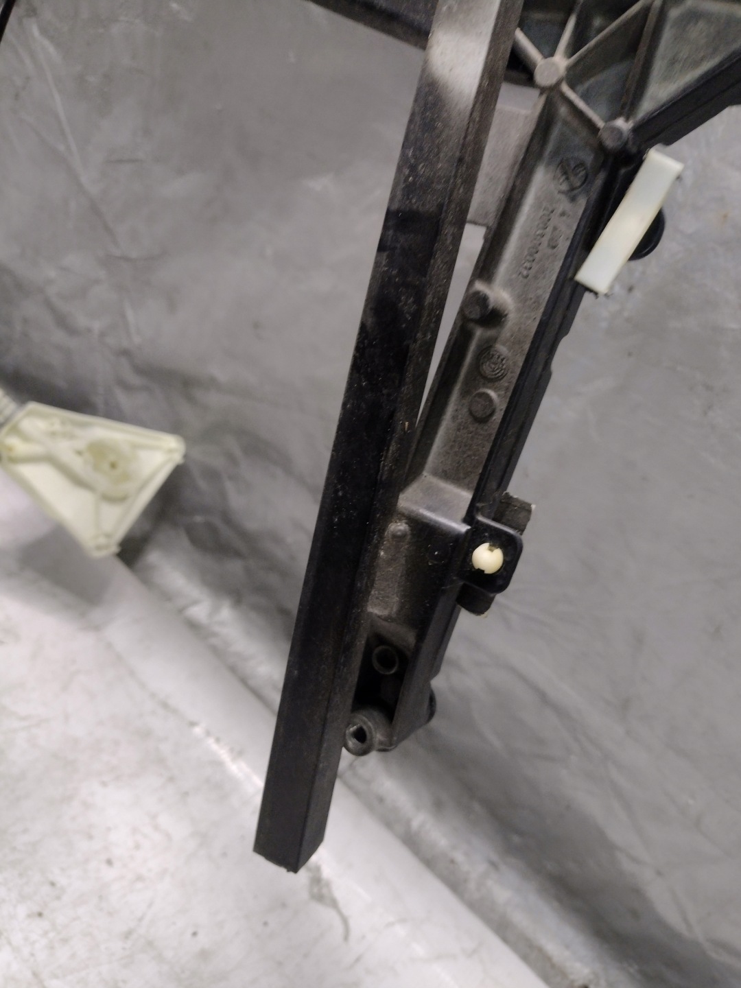 lift frame windows right front Audi A3 8P 5D 8P4837630
