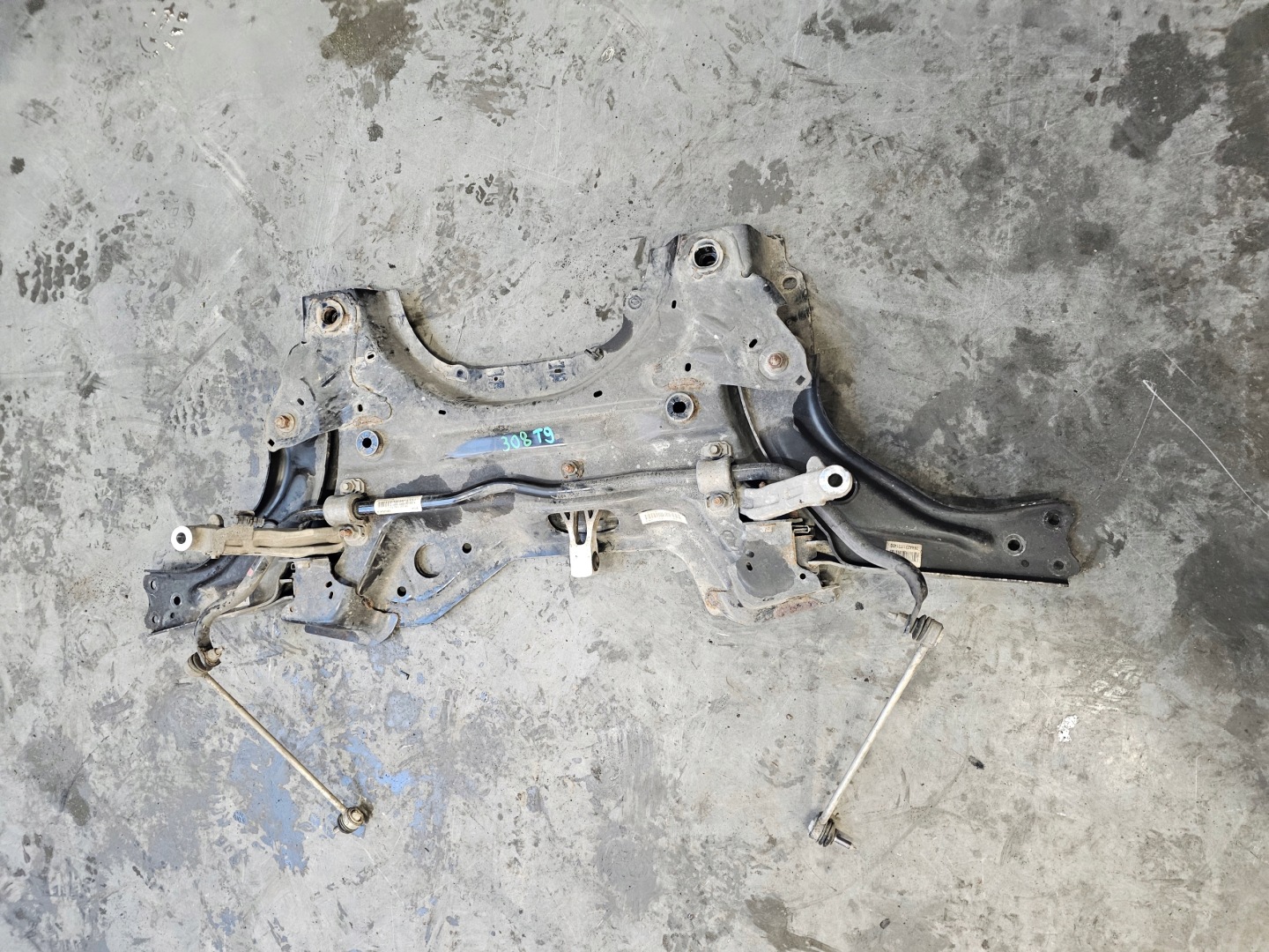Peugeot 308 II T9 subframe axle beam springing of the front