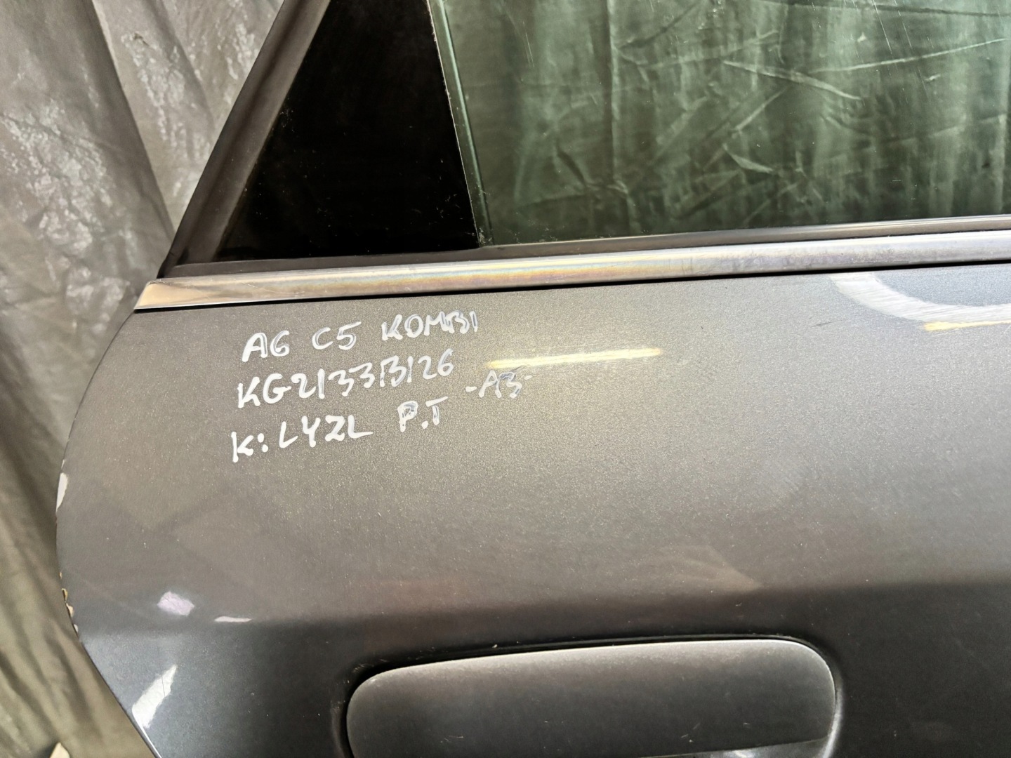 Tür rechts heck Audi A6 C5 kombi k: LY7L