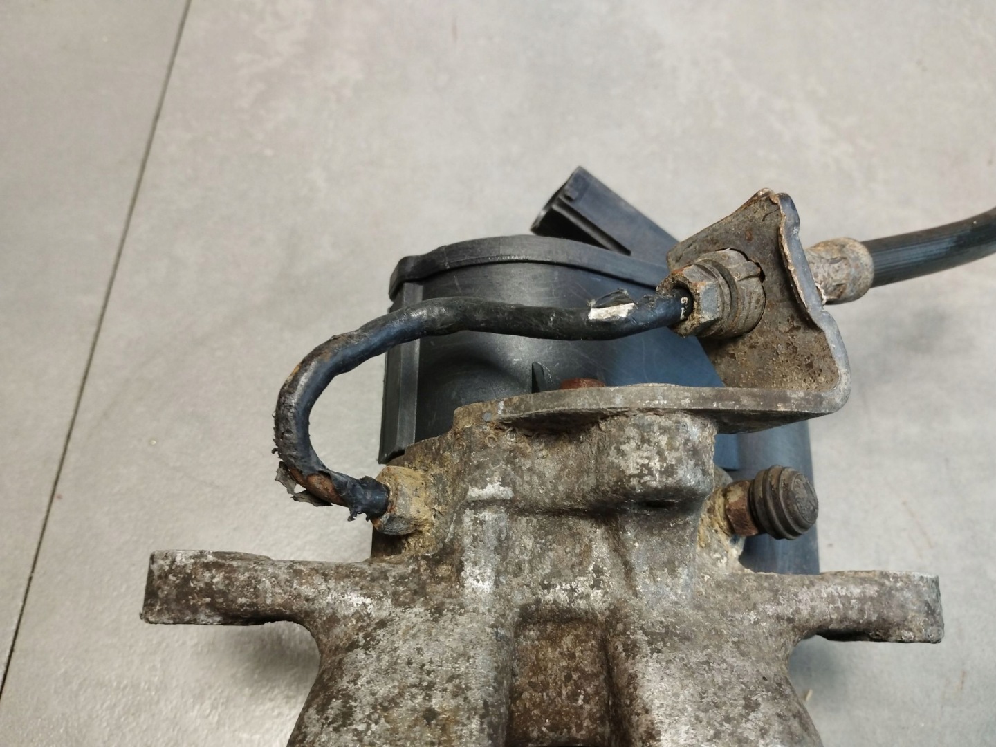 Volkswagen PASSAT B6 caliper left rear part electrical