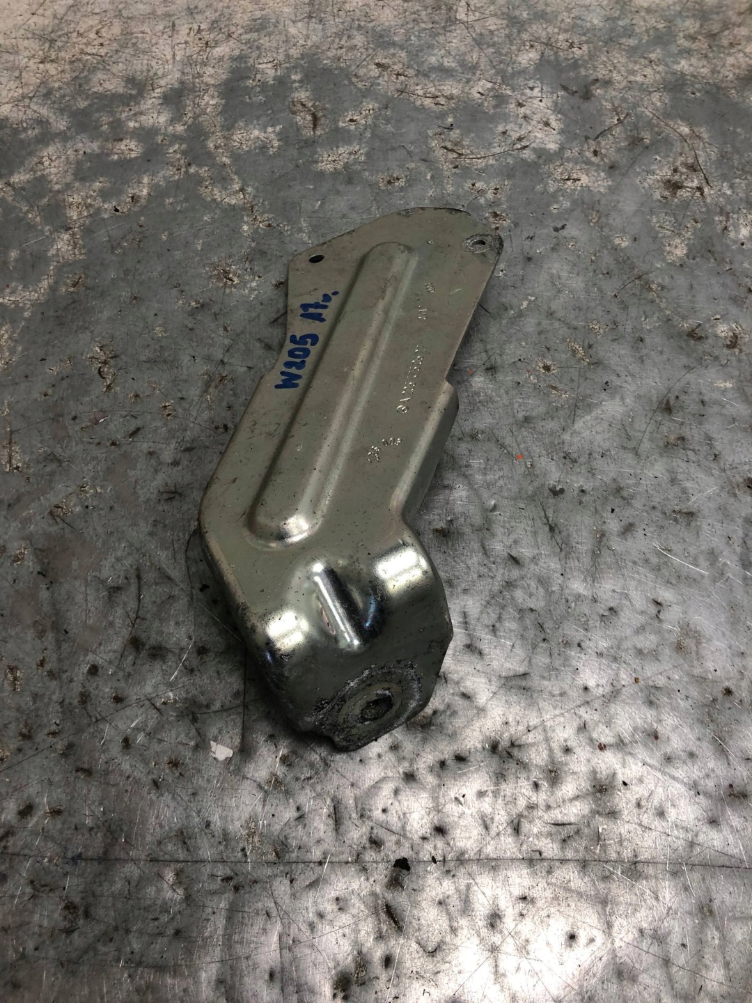 Console Support plaque ADBLUE MERCEDES W205 KOMBI A2054750527