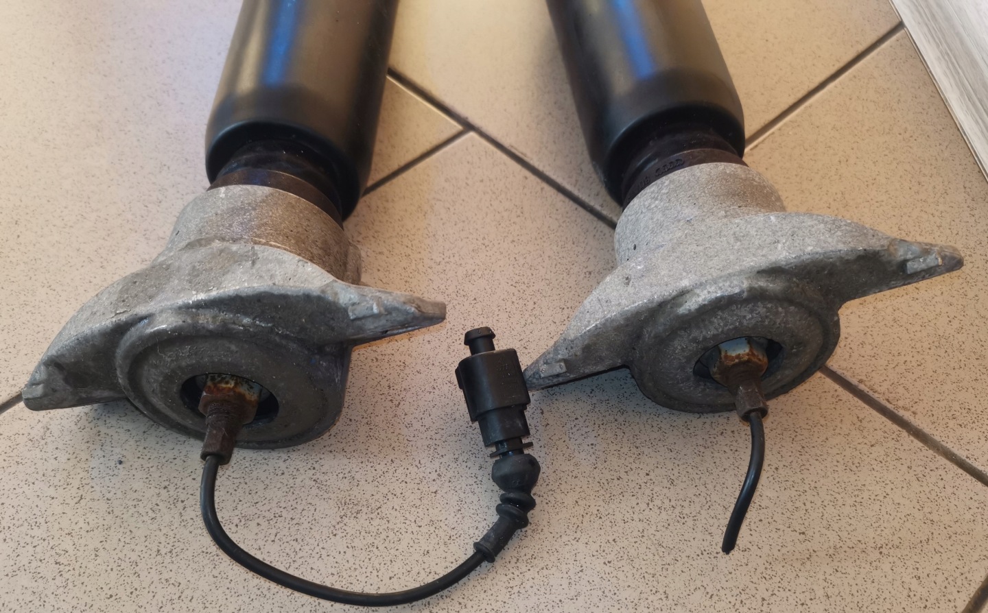 shock absorber right left rear part AUDI SQ5 Q5 80A616025T