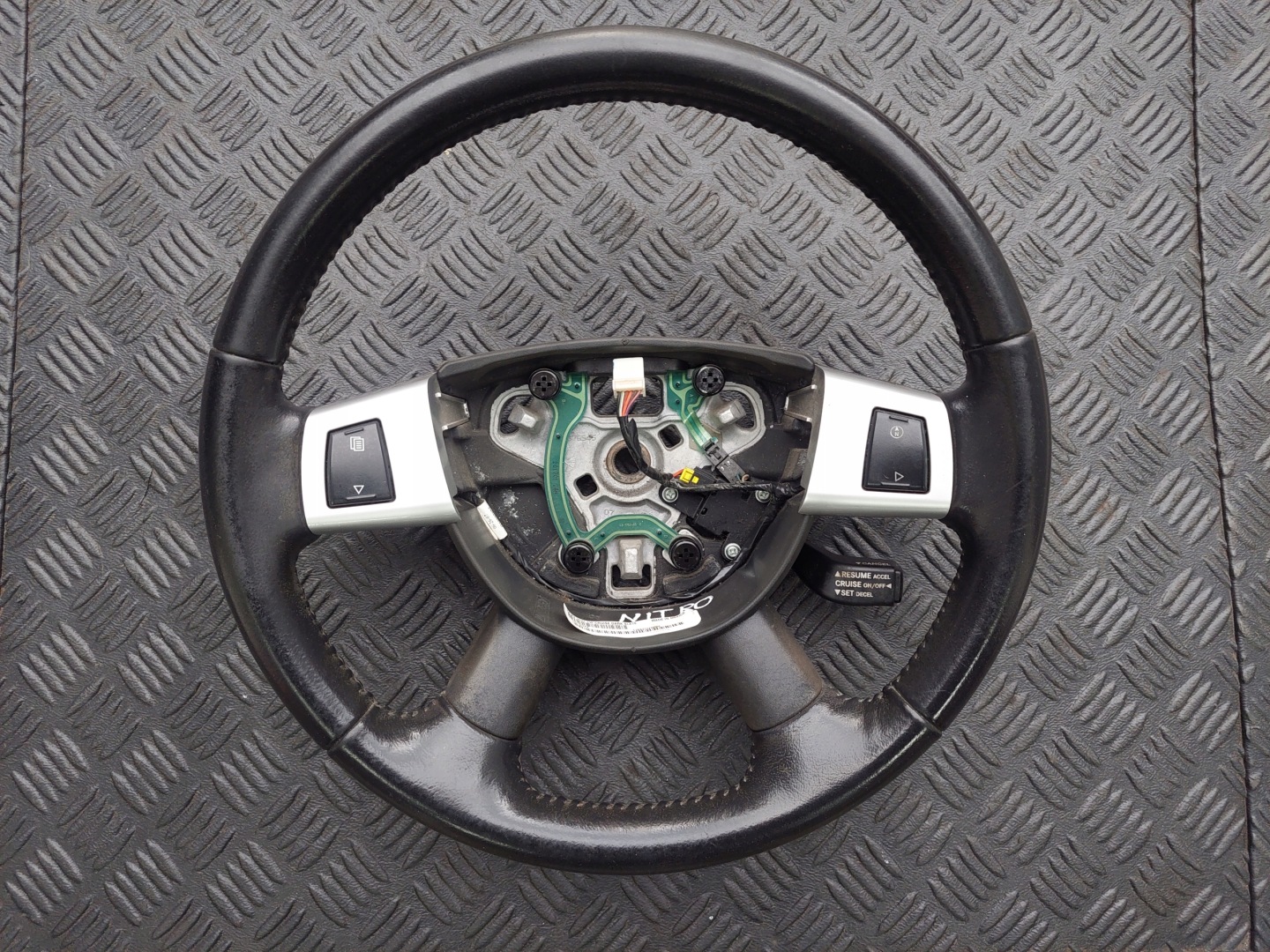 Volant MULTIFUNKCJA DODGE NITRO 2.8 CRD