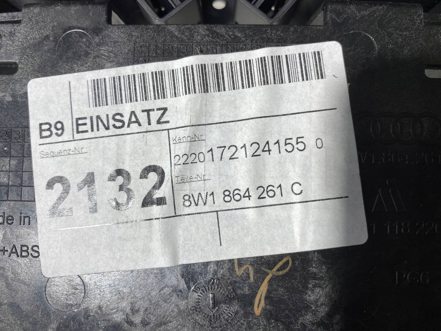 AUDI A4 B9 PANEL střední 8W1864261C