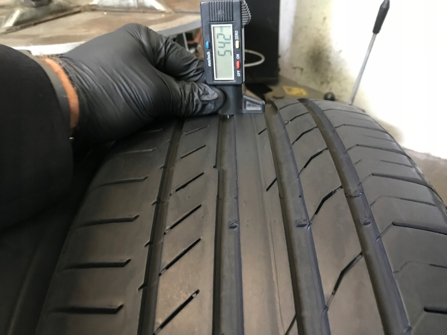 tyres summer 235/50R19 Continental Contact 5 6mm