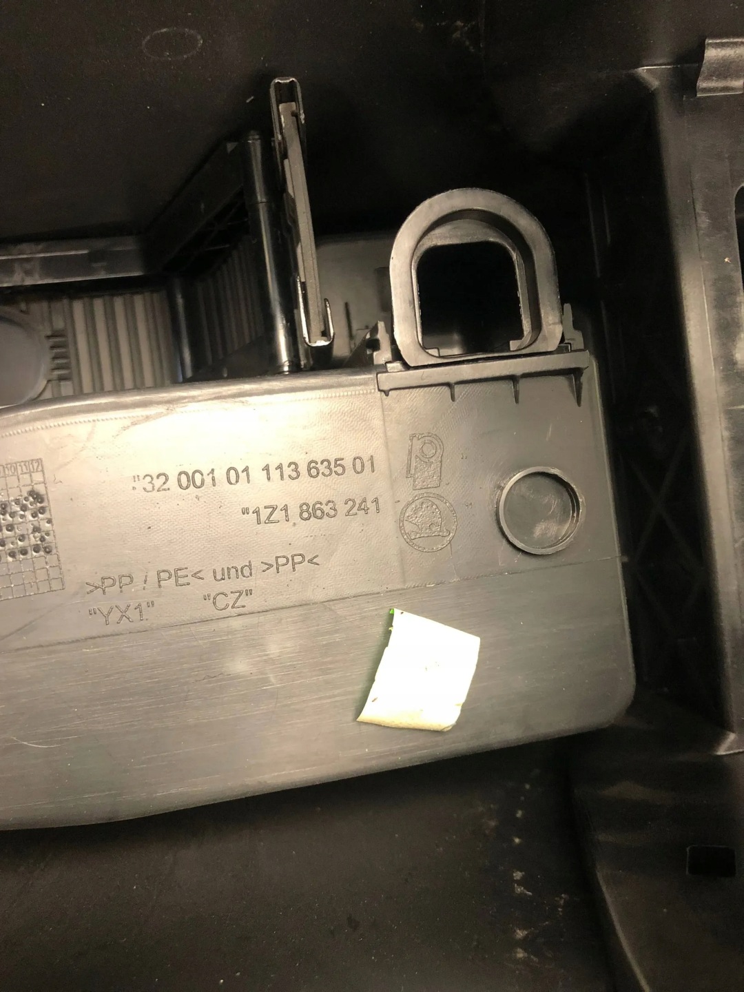 TUNEL central armrest SKODA OCTAVIA II SCOUT 1Z1863241