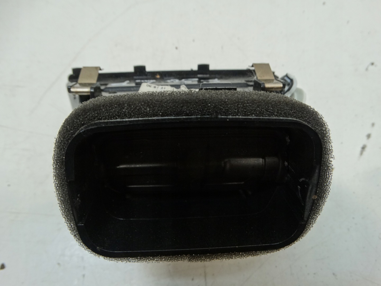 grid intake air left front BMW 1 F20 2013R. 9205355