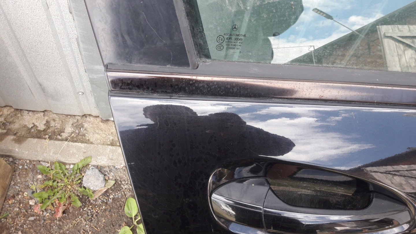 MERCEDES W204 dveře pravý předek 197