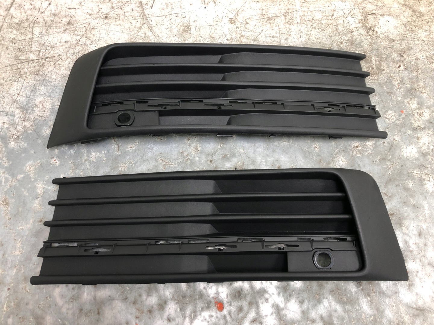 grid of a bumper front left right PDC VW T6 7E5853684 7E5853683