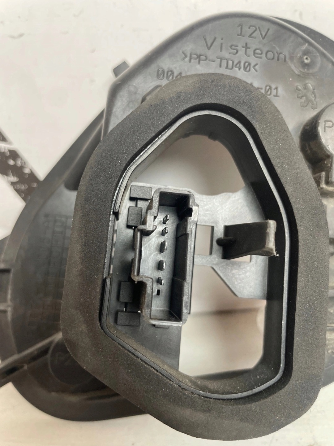 light housing rear part left Peugeot 208