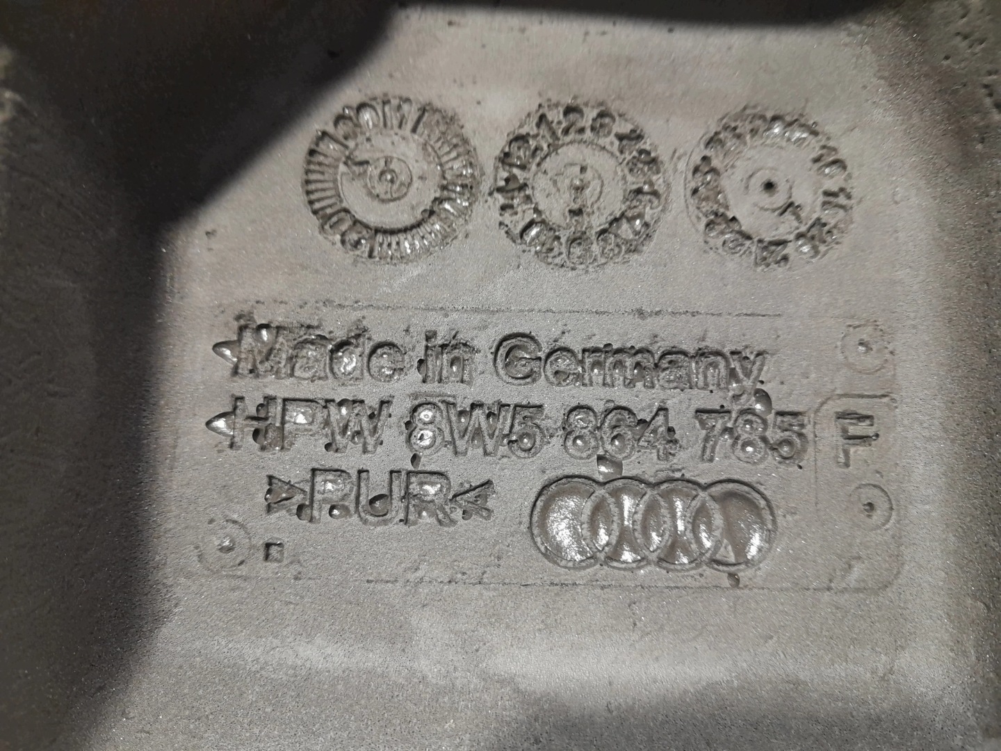 AUDI A4 B9 LIFT hangszigetelő sárvédő bal hátsó 8W5864785F