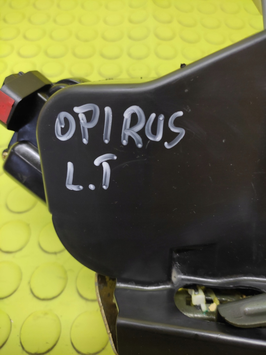 KIA OPIRUS lock door left rear part