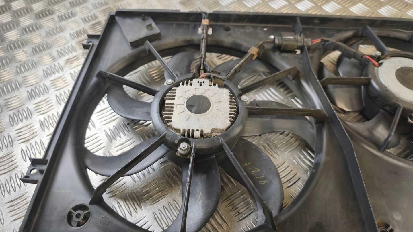 ventilátor chladiče GOLF VI 2009r 1K0121207BB