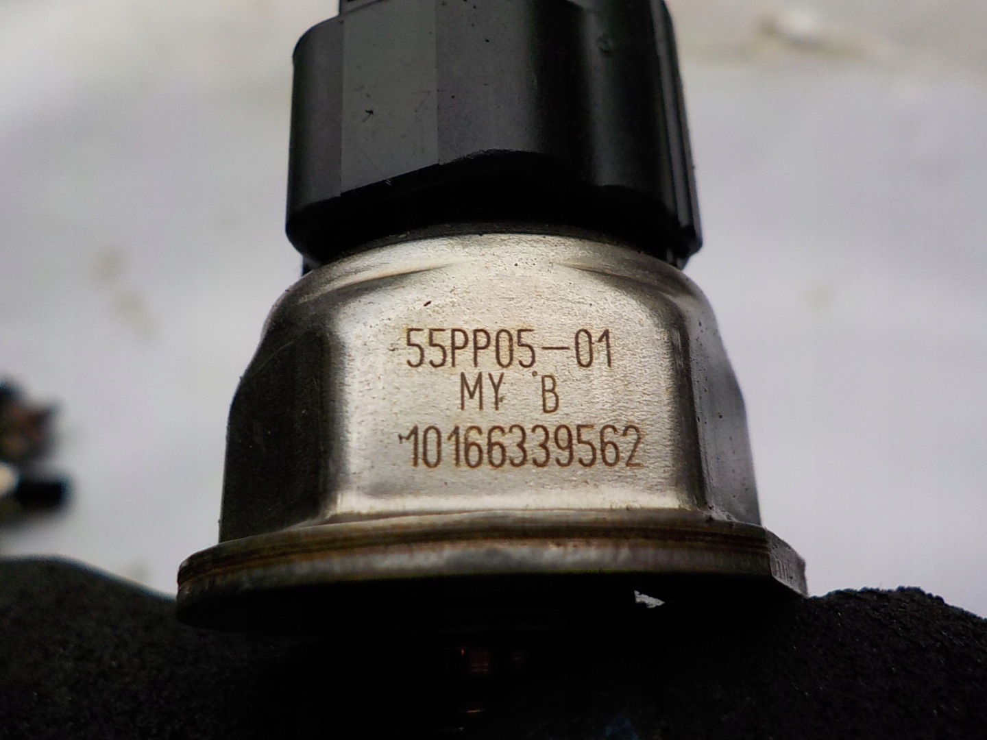OPEL ASTRA J 1.7 CDTI Capteur Pression Carburant 55PP05-01