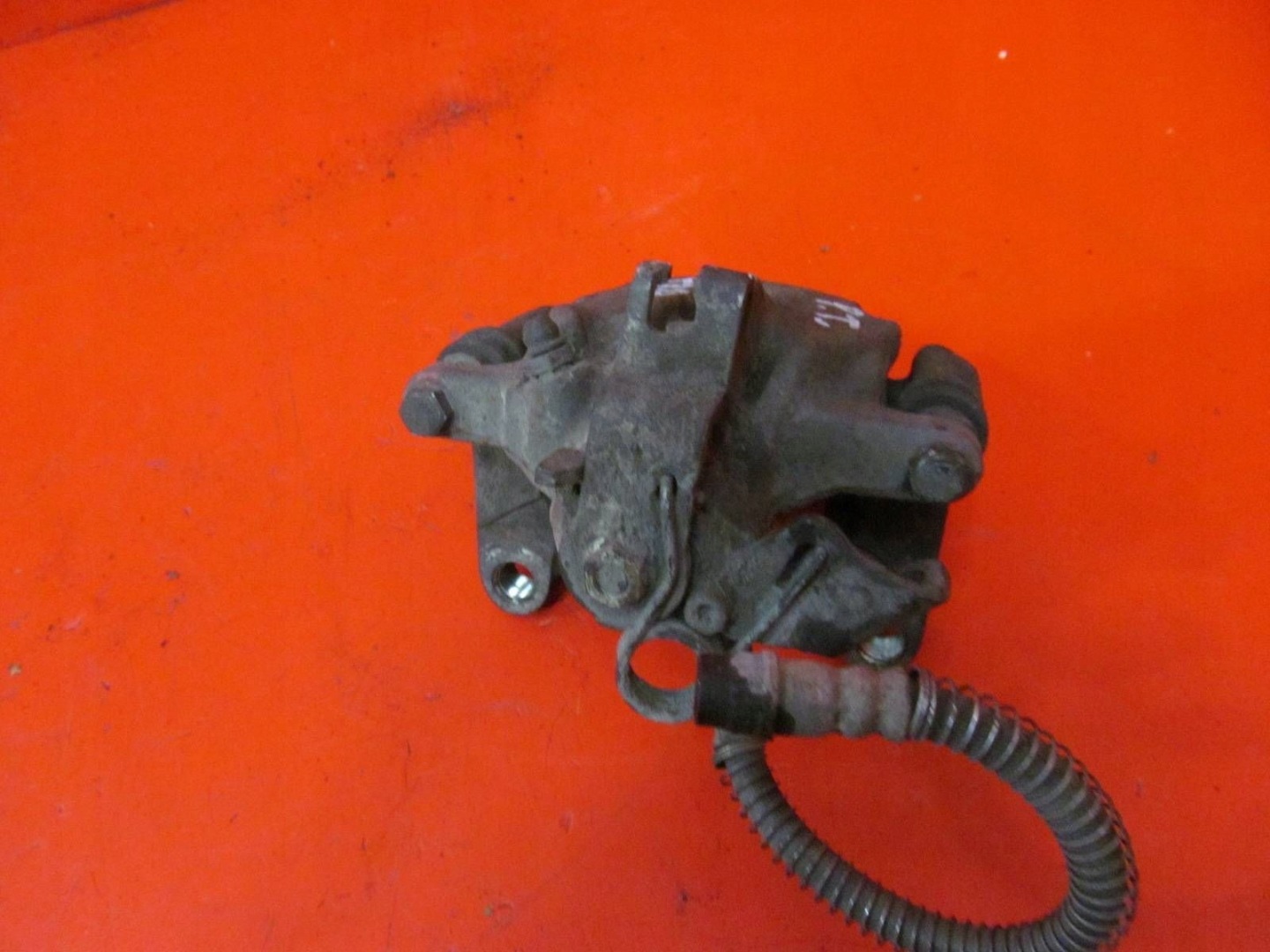 RENAULT TRAFIC II 2 VIVARO PRIMASTAR caliper brake right rear part JARZMO