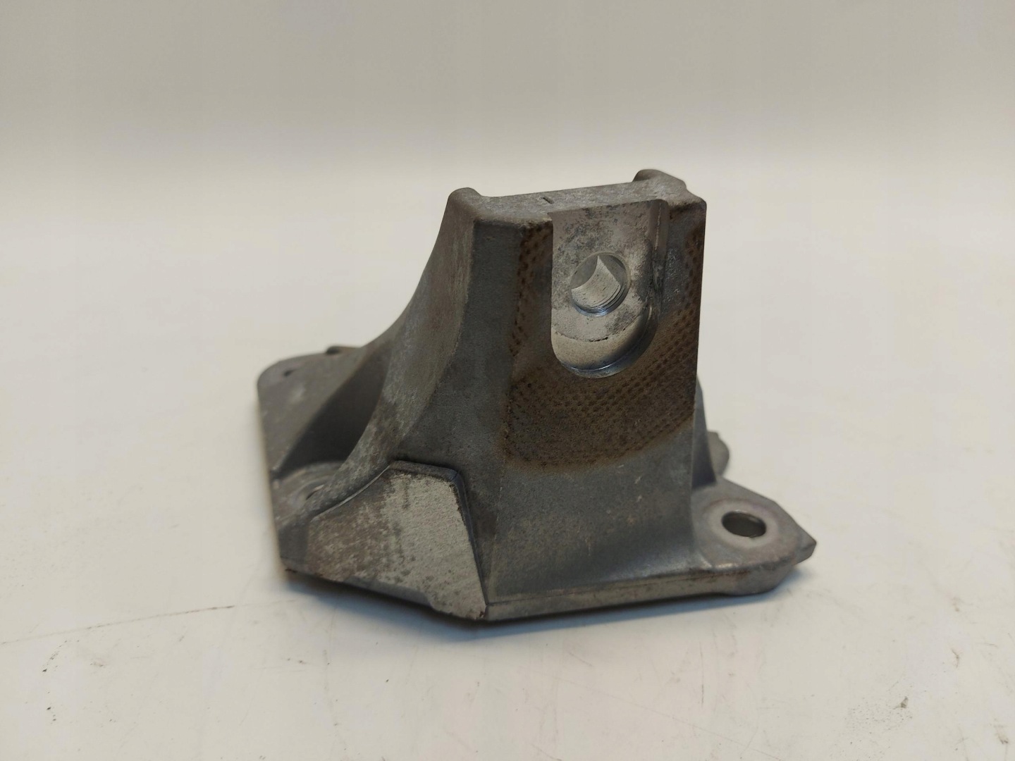 LEXUS RX500H V 5 2023- engine mount front