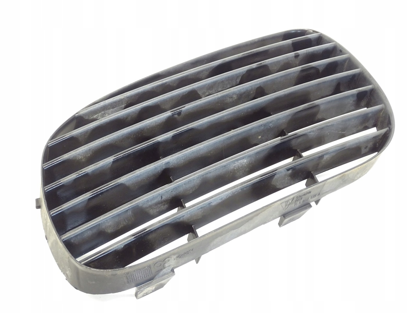 grid of a bumper left PORSCHE CAYENNE 7L 7L5807681A