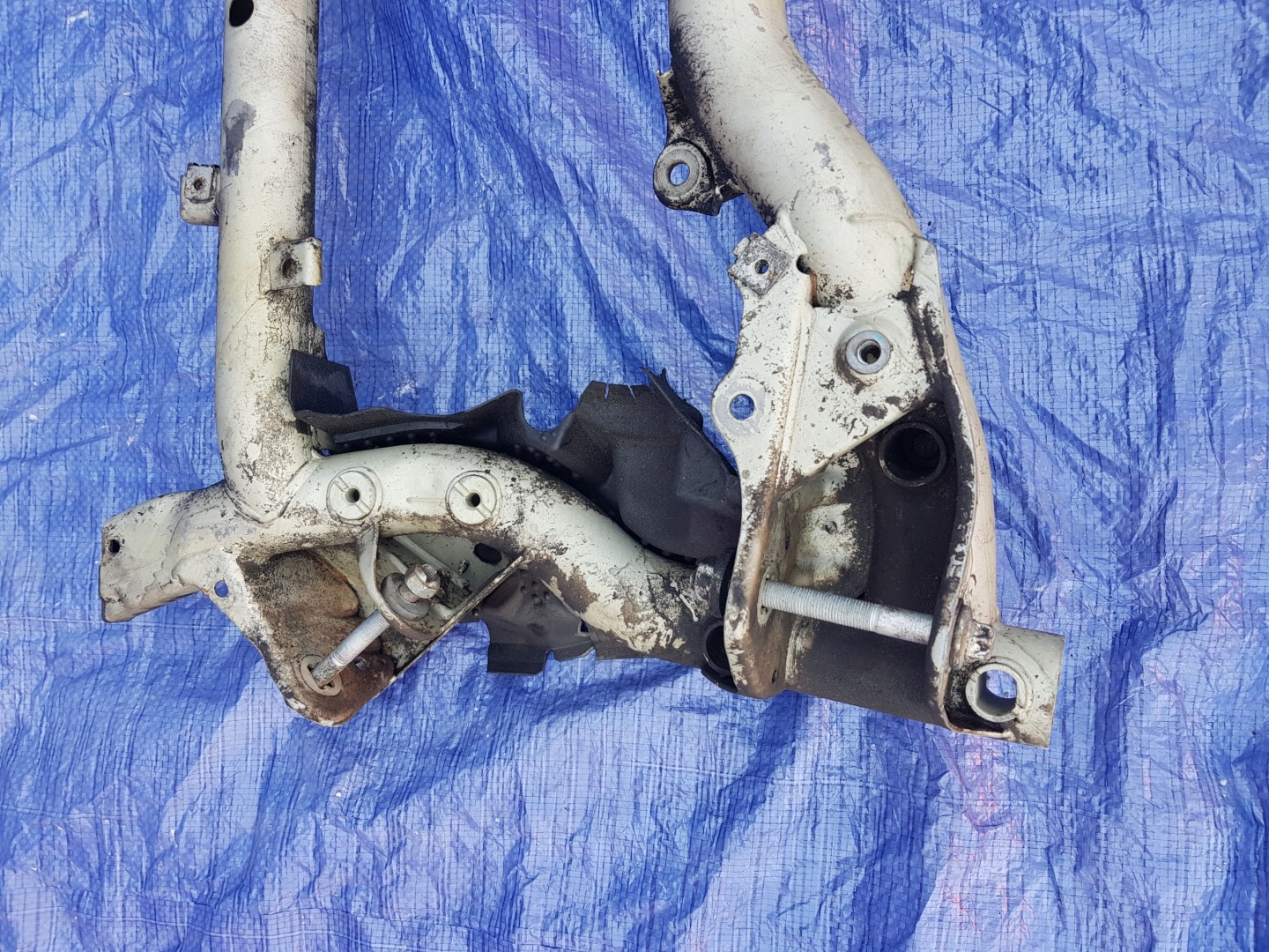 axle beam front of the engine MERCEDES W212 LIFT sider subframe axle beam front
