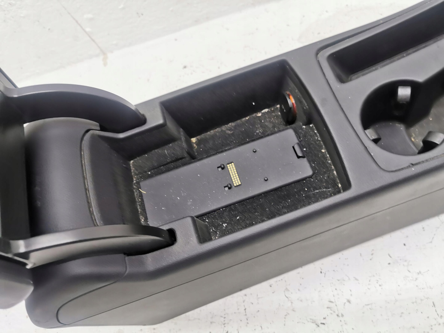 TUNEL central armrest AUDI A4 B8 07-15 EU