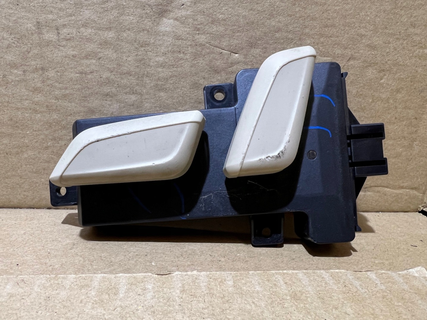 AUDI Q5 80A control panel seat left front 80A959747A