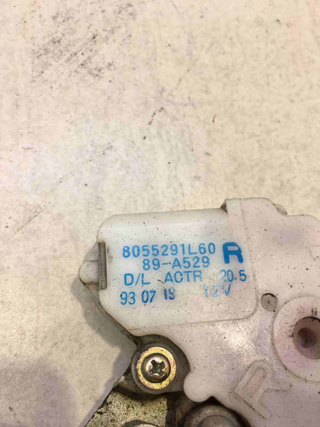 lock door right front TERRANO II 8055291L60