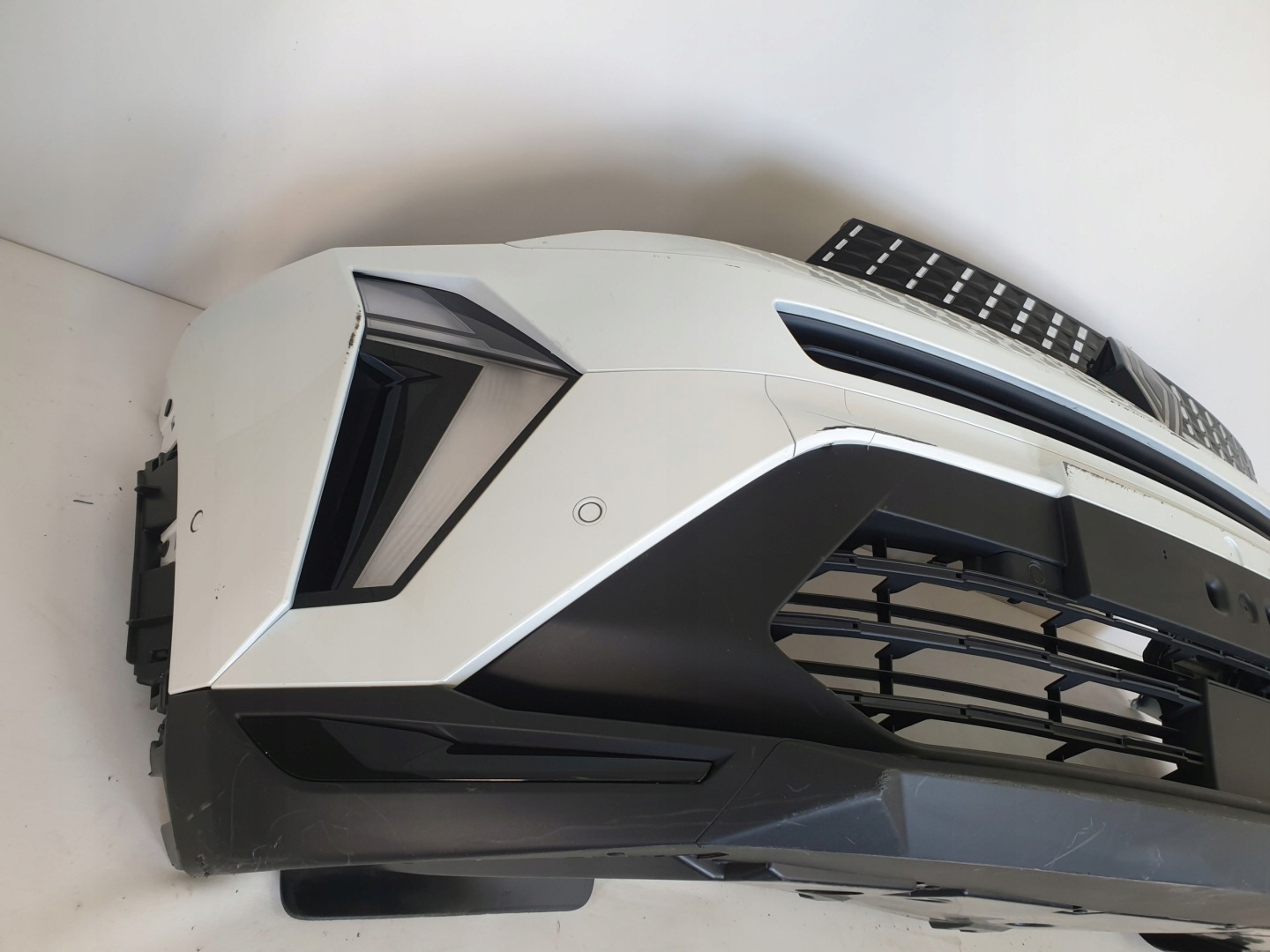 RENAULT CAPTUR II LIFT 24-> bumper front front PDC LED RADAR cover