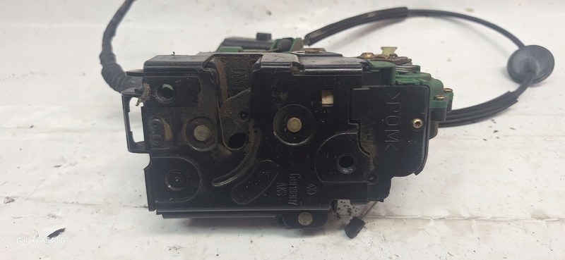 lock door SKODA SUPERB and right front D3B2837016H
