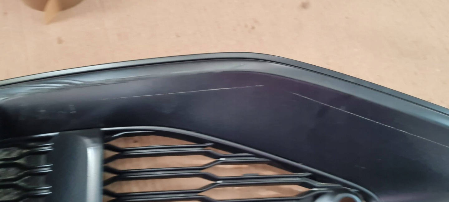 SQ8 4M Q8 grid of a bumper left left front SLINE 4M8807681A