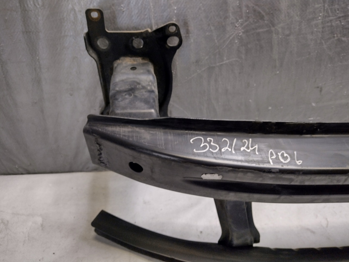 sider wall support of the front Volkswagen Passat B6