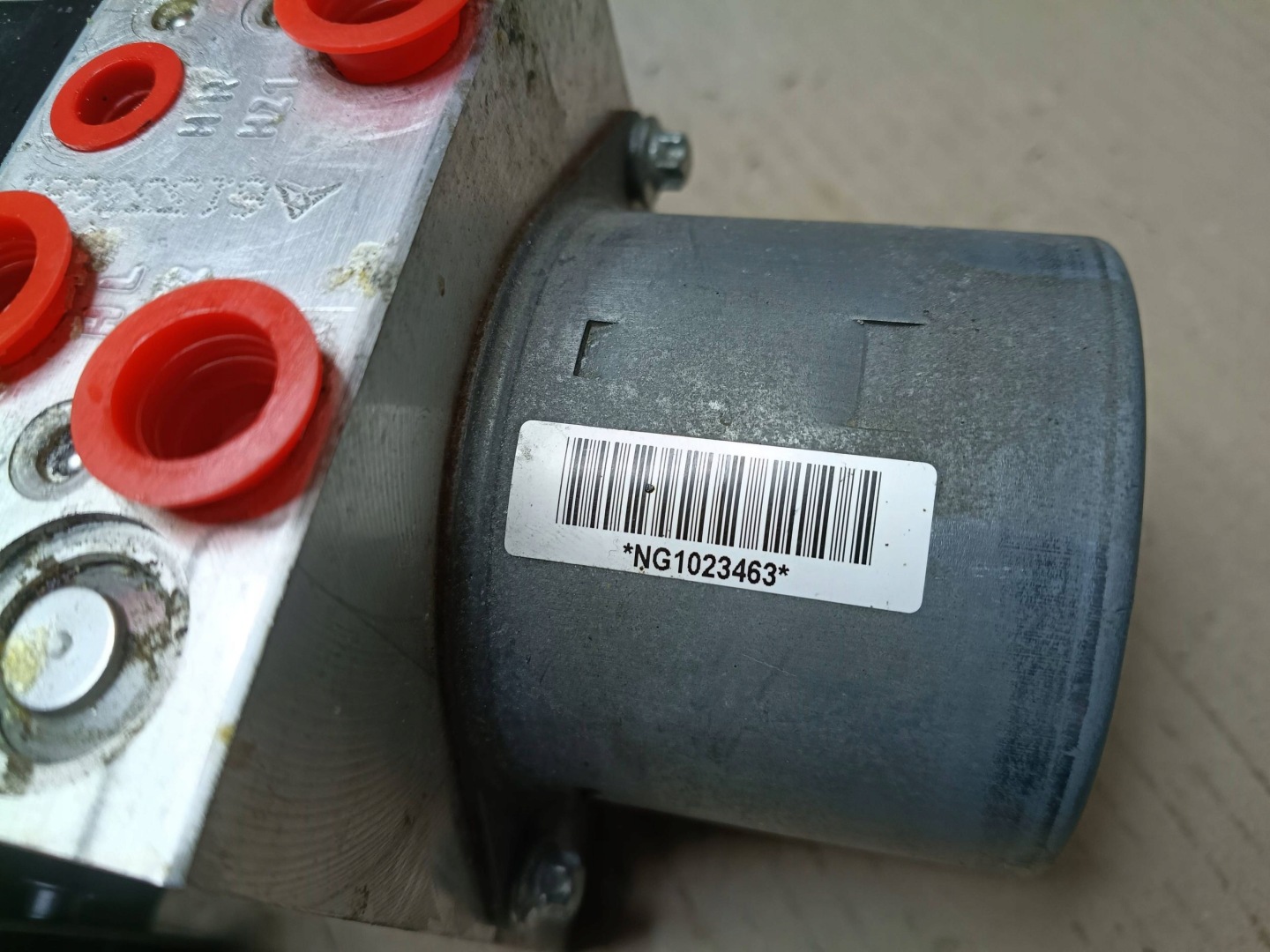 VW Passat B7 2.0 TDI pump ABS control unit 3AA614109AG