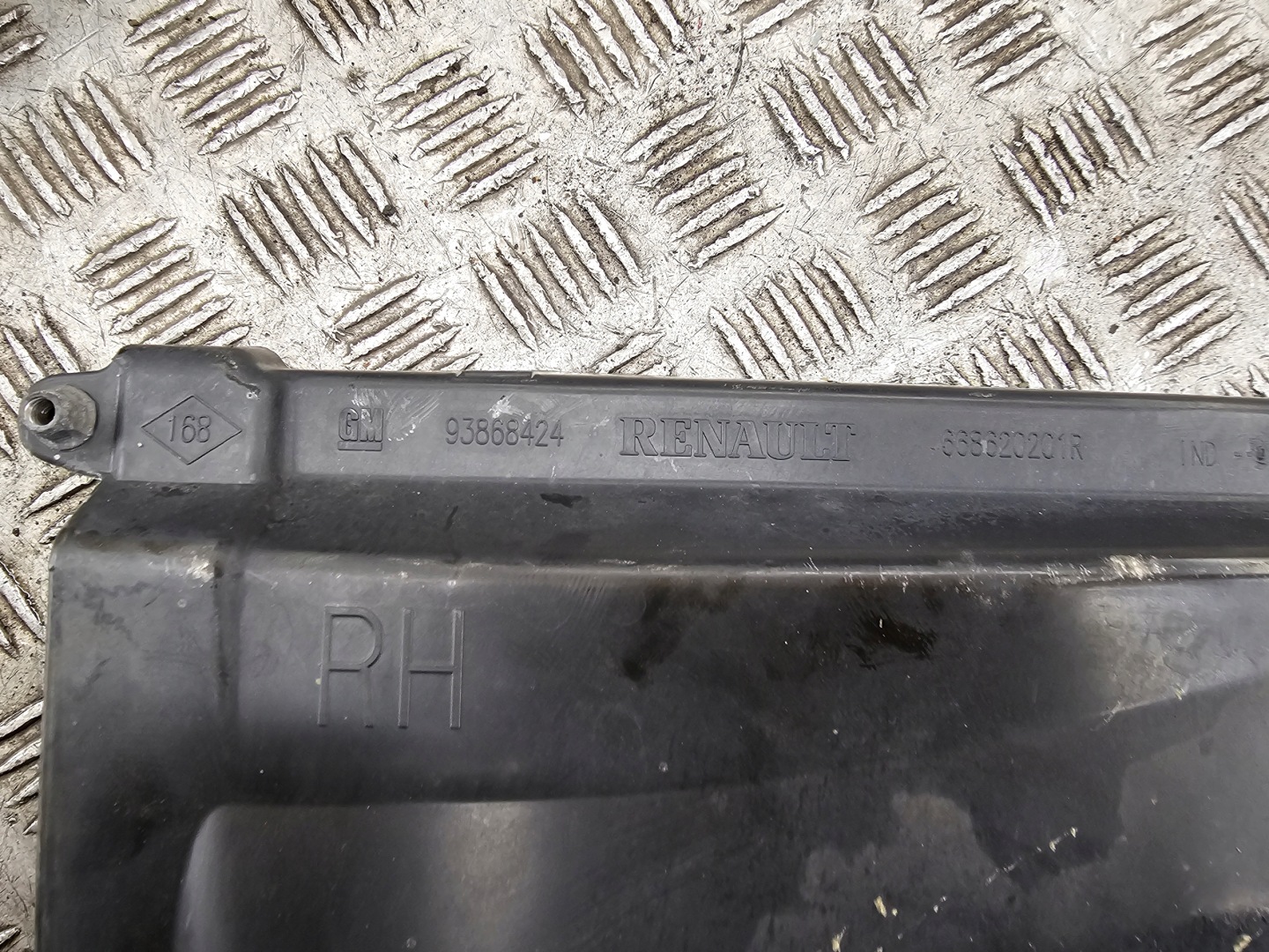 RENAULT TRAFIC III 3 torpedo right front 668620201R