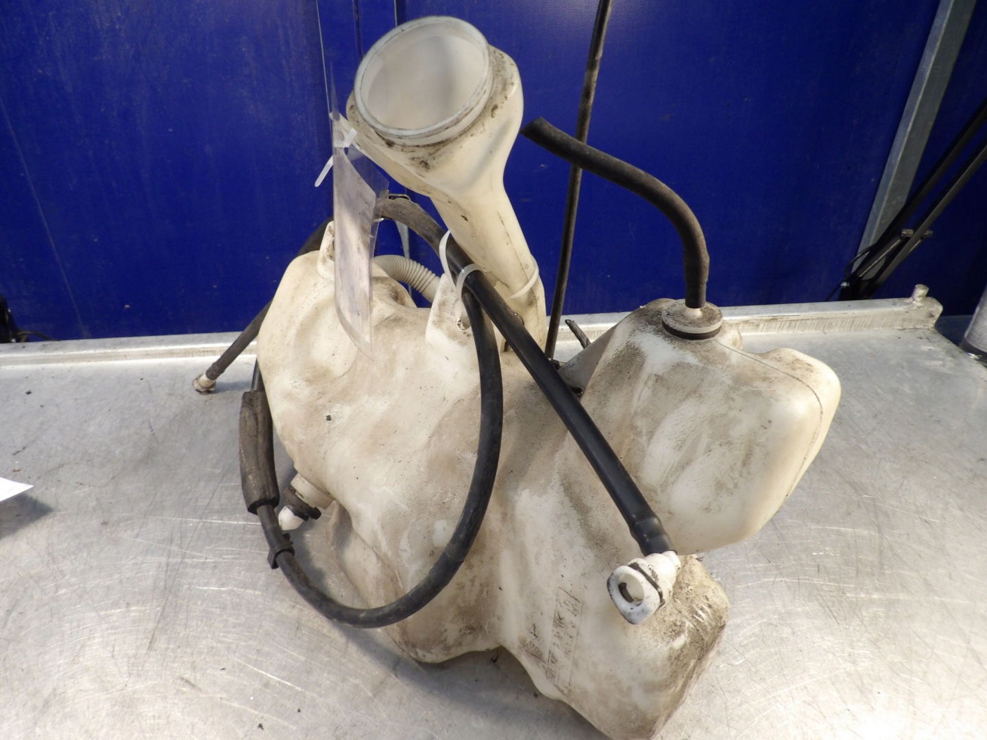 BEHÄLTER SPRITZDÜSE BMW E39 530D 8364941 235576