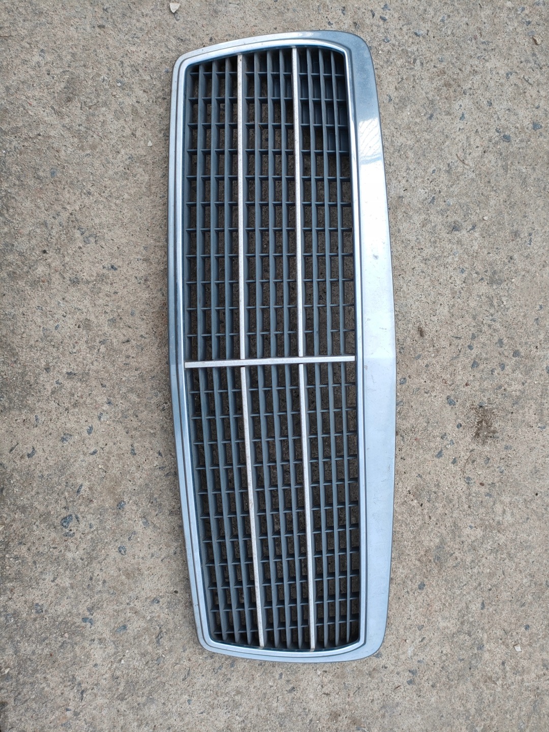 Grill Grill MERCEDES W210 2108880023