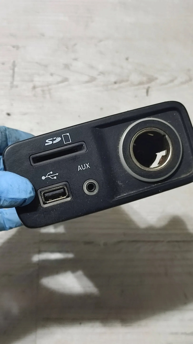 Jeep Cherokee KL 15r. 2.0d adapter zlacze USB